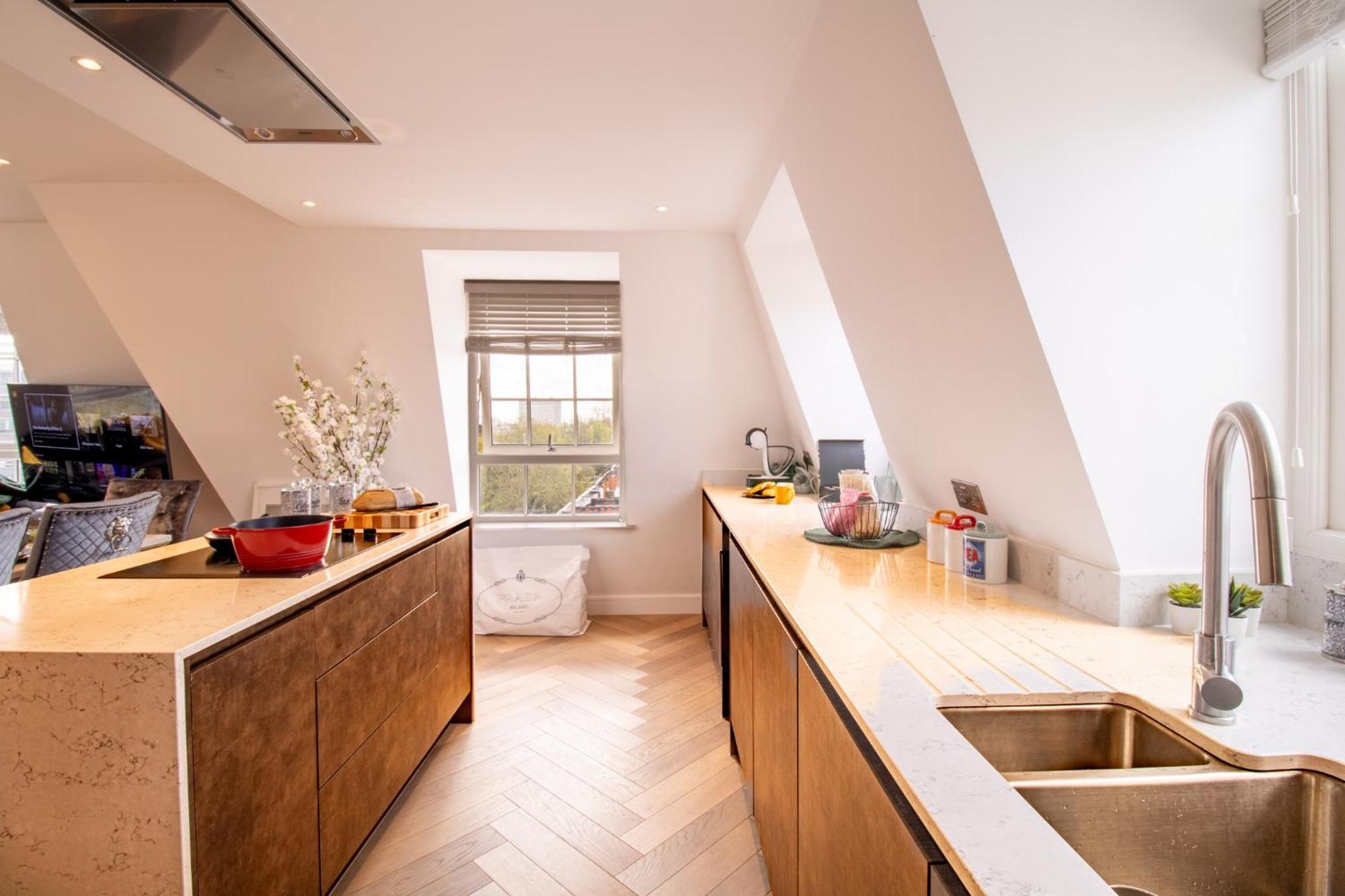 Elegant 3-Bedroom Penthouse In Marble Arch 70 Londra Esterno foto