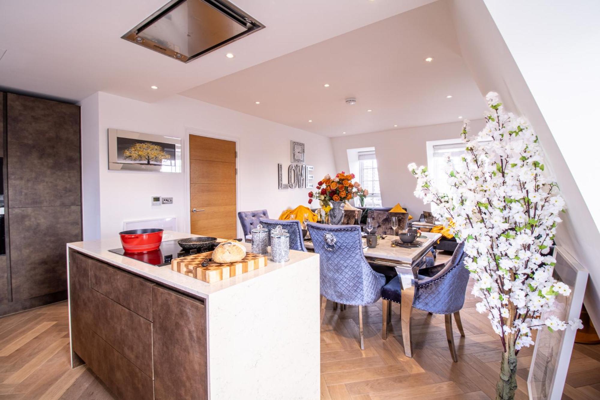 Elegant 3-Bedroom Penthouse In Marble Arch 70 Londra Esterno foto