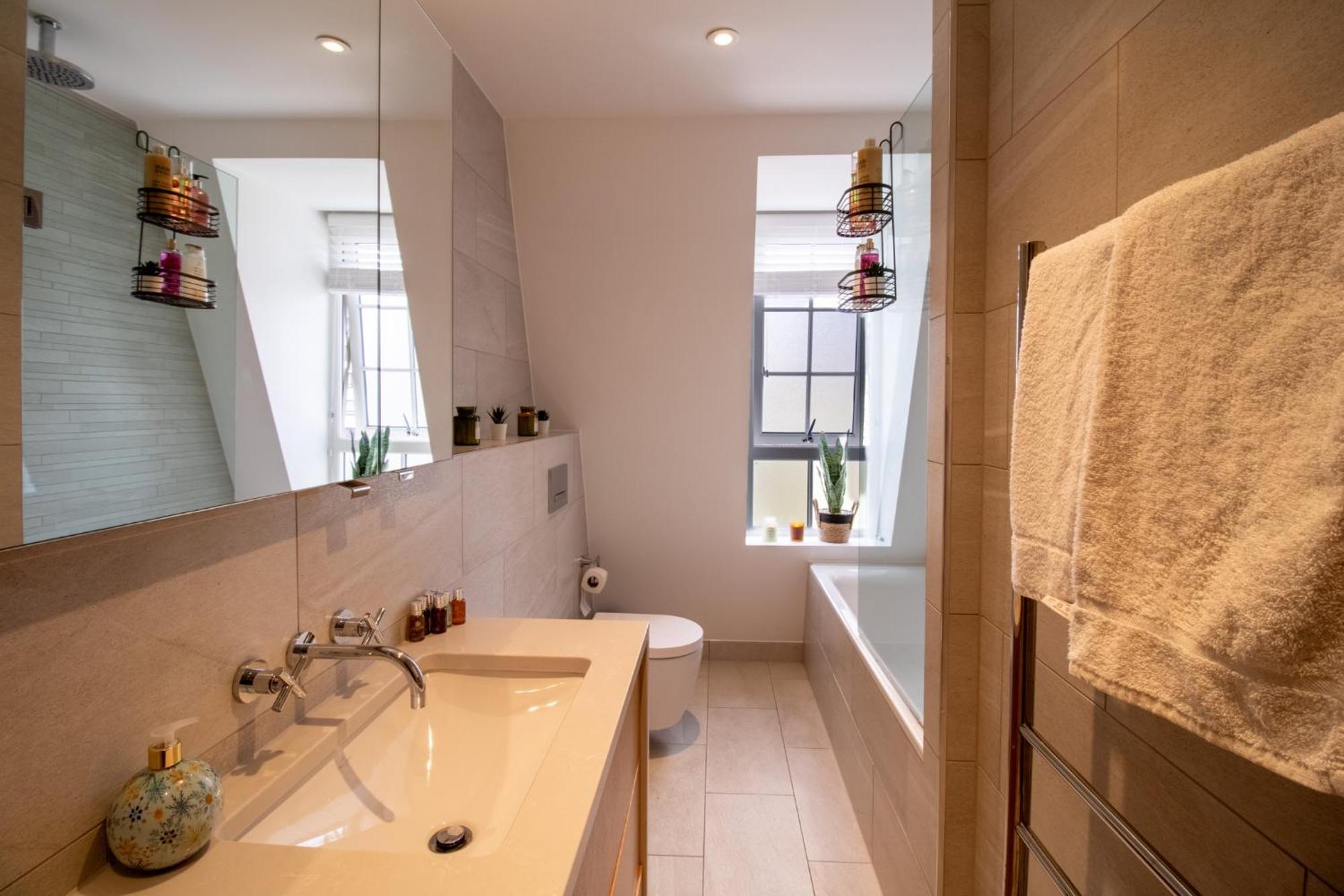 Elegant 3-Bedroom Penthouse In Marble Arch 70 Londra Esterno foto