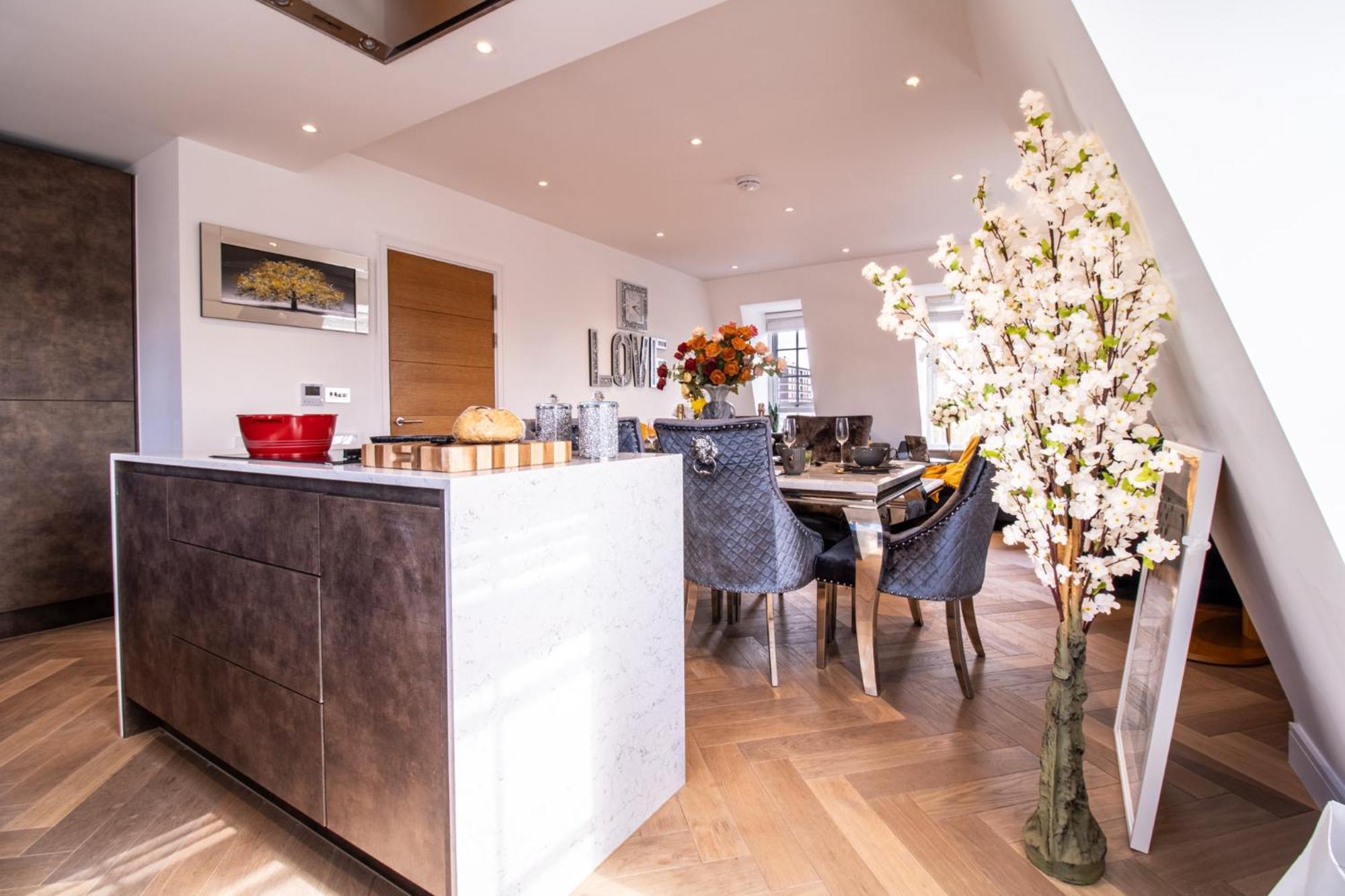 Elegant 3-Bedroom Penthouse In Marble Arch 70 Londra Esterno foto